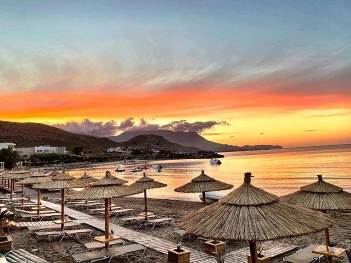Molos Beach Rooms Kíssamos Exteriör bild